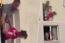 Вознемирувачко видео) По расправија со сопругата ја зема ќерката (3) како заложник и застана на прозорецот со нож - Либертас