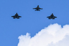 Осум лица загинаа при тест-лет на американски стратешки бомбардер Б-52 што се урна веднаш по полетувањето од базата Едвардс - Либертас