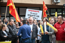САКАМ ДА РАБОТАМ ДО ВЛАСТА: ЗОШТО ИГНОРИРАТЕ НАД 10 ИЛЈАДИ ВРАБОТЕНИ ВО ИГРИТЕ НА СРЕЌА? - Либертас