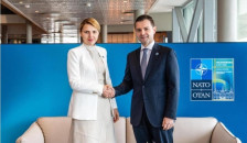 Петрова-Чамова: Со Муцунски се разбираме совршено на бугарски - Либертас