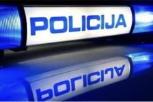 Тројца Македонци лепеле налепници на кирилица во Цавтат и завршија во затвор! - Либертас