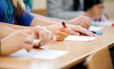 Само шеесетина ученици отстранети од матурата поради препишување - Либертас