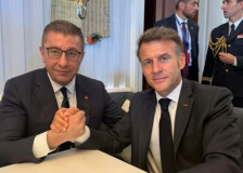 Рацин мк: Бугарите во Уставот е европско прашање, му шепна Макрон на Мицкоски и му понуди раме за плачење - Либертас
