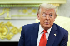 Трамп објави речиси неописиво ВИ видео: Јава лав, камила, скока со падобран, шета по Месечината - Либертас