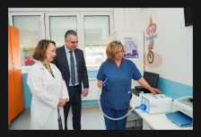 Донација на УНИБанка: Детската клиника Козле доби нов апарат за пациентите со цистична фиброза - Либертас