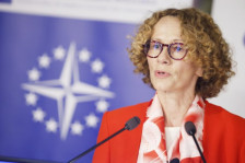 НАТО ќе продолжи да го поддржува Косово, порача Шекеринска - Либертас