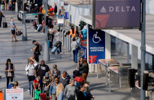 Кризата во САД се поголема, вчера беа одложени 7.000 летови