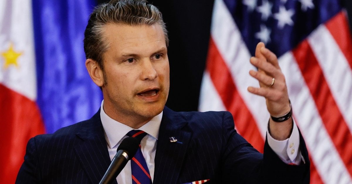 Хегсет: Русија, престанете со крвопролевањето или ќе одговориме како што само ние можеме