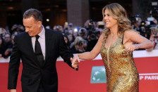 (Фото) Бесконечна романса дури и по 40 години: зборовите што ѝ ги упати се доказ за вистинска љубов