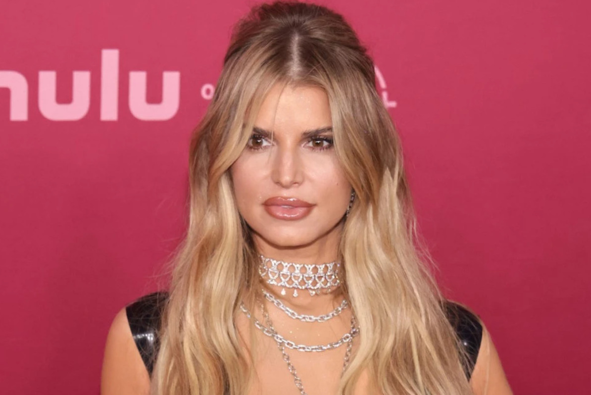 (Фото) Џесика Симпсон ужива кога е во центарот на вниманието, негативните коментари воопшто не ѝ пречат