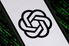 Еден милион корисници на ChatGPT неделно сакаат да се самоубијат, објави OpenAI