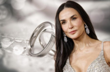 Деми Мур откри дека го изневерила сопругот ноќта пред венчавката: „Побегнав од сопствената моминска вечер“