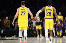 НБА ја одобри продажбата на Лејкерси