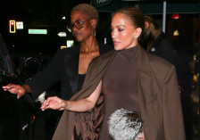 (Фото) Сите се вртат по неа: моќно издание на Џенифер Лопез