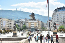 Велешанец со оружје ограбен во центарот на Скопје