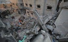 Палестинци: Израел нападна засолништа, домови и џамија во Газа - загинаа повеќе од 90 луѓе