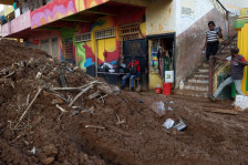 Бројот на жртви од ураганот Мелиса расте: пристигнаа првите хуманитарни летови