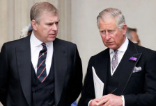 Кралот Чарлс му ги одзема титулите на принц Ендру и го сели од кралската резиденција