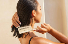 Шампоните со кофеин станаа хит за погуста коса, што велат експертите