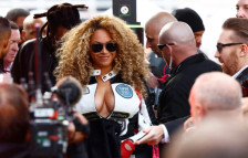 (Видео) Трката во Формула 1 во знакот на деколтето на Бијонсе