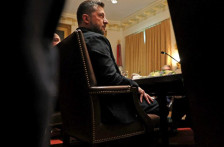 Трамп силно го притиска Зеленски: бара предавање територии и двојно помала војска