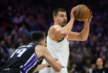 (Видео) Брилијантниот Никола Јокиќ го реши Сакраменто