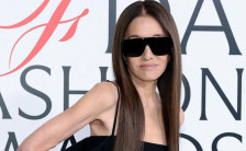 (Фото) „Девојка замрзната во времето“: Вера Ванг (76) им пркоси на сите со својот младешки изглед