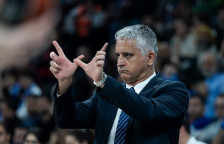 Ефес го отпушти Кокошков