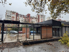 (Фото) Општината ќе го исчисти просторот кај поранешен „Мекдоналдс“ во Аеродром и ќе им прати фактура на сопствениците