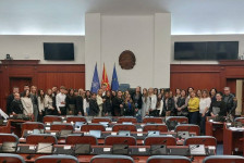 Ученици и наставници од Скопје и Таранто во посета на Собранието