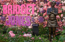 Откриена статуа на Бриџит Џонс во центарот на Лондон