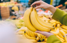 Никогаш не чувајте банани на ова место: со еден трик тие ќе останат свежи до 15 дена
