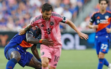 (Видео) Меси со гол и хет-трик асистенции го однесе Интер во финалето на Истокот