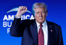 Би-би-си му се извини на Трамп