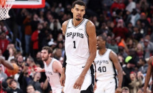 Вемби одигра меч за аналите на НБА, Вигинс со звукот на сирената му пресуди на Кливленд