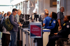 Американците без плата, откажани летови: владата на САД во блокада веќе 36 дена