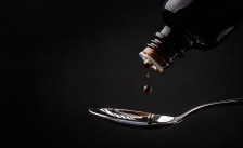 Индиски сируп за кашлица усмрти 24 деца, властите истражуваат како дошло до контаминација