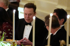 (Видео) Читач на усни открива што рекол Илон Маск за саудискиот принц на гала вечерата: Трамп ќе полуди