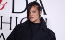 (Фото) Ријана се појави во јавноста за прв пат по породувањето