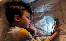 Данска ќе ги забрани социјалните мрежи за децата под 15 години