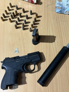 Пиштол и куршуми пронајдени кај стружанец