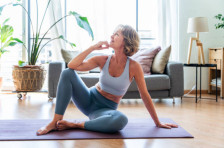 (Видео) Заштитете ги мускулите и коските: пет вежби за жени по 60-тата година