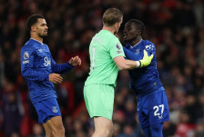 (Видео) Геј искучен, му залепи шлаканица на соиграчот Кин