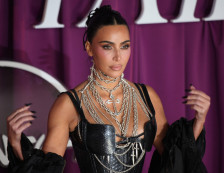 (Фото) Ким Кардашијан воодушеви со нејзиниот стајлинг