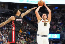 (Видео) Брутален трип-дабл на Јокиќ, Денвер го победи Мајами