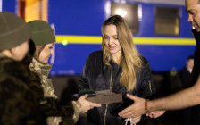 (Видео) Руски дрон леташе над Анџелина Џоли во Украина: „Заканата беше постојана“