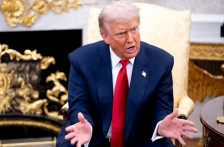 (Видео) Новинарка на „Еј-би-си“ го праша американскиот претседател за Епштајн, Трамп: „Треба да ти се одземе дозволата“