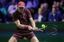 Синер го освои Париз и се врати на првото место