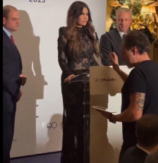 (Видео) Амбасадорката на САД во Грција се појави во проѕирен фустан, наиде на осуда