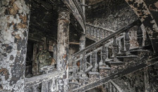 (Фото) Русите отвораат театар на местото на едно од најстрашните злосторства